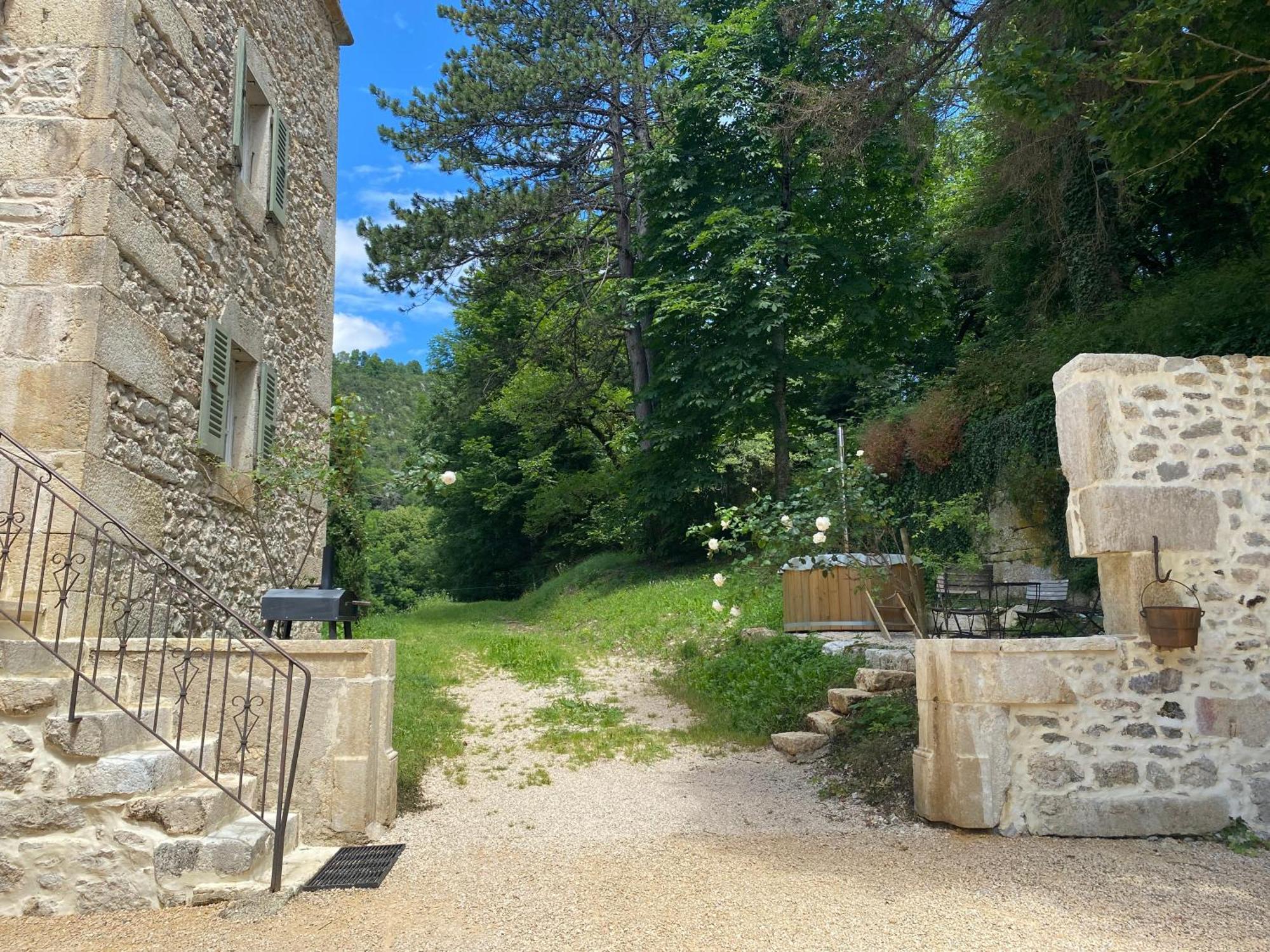 Domaine Du Tres-Haut - Chateau De Montanges エクステリア 写真